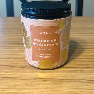 Bath & Body Works Single Wick Candle. Cinnamon Irish Cream.